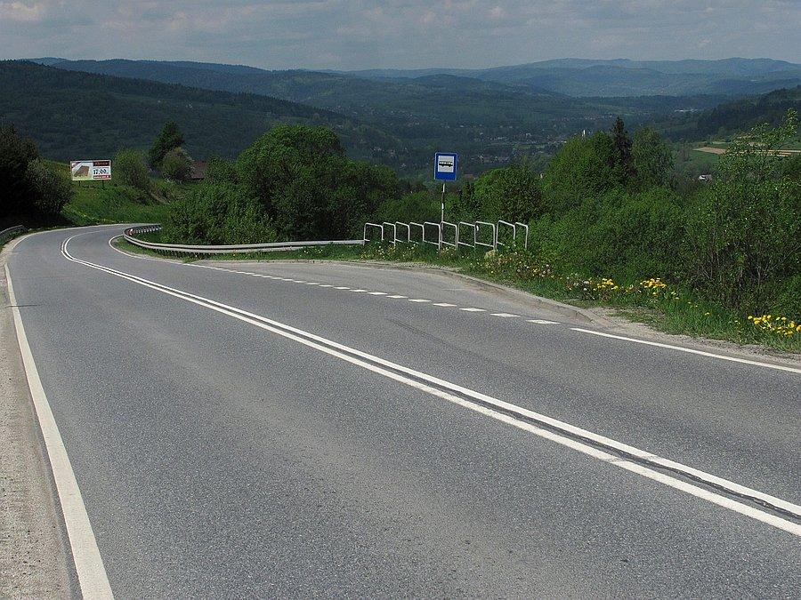 Podjazd do Bystrej z widokiem za plecami