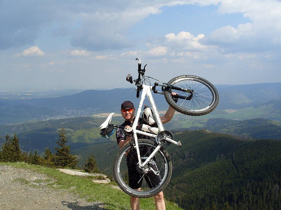 Dużo przychodzi mi na myśl do opisu tej fotki, ale się powstrzymam bo gościa nie znam ;) a może być niebezpieczny ;))