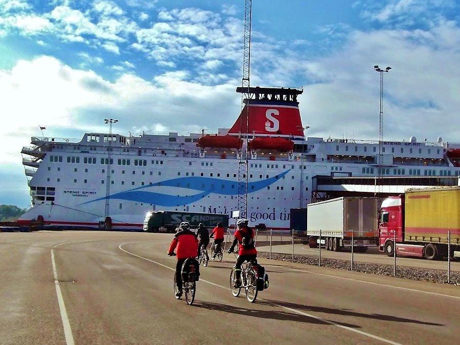 Rowerowy Potop-Karlskrona w Szwecji.Wracamy na prom. Zdjęcie udostępnione przez Mirka