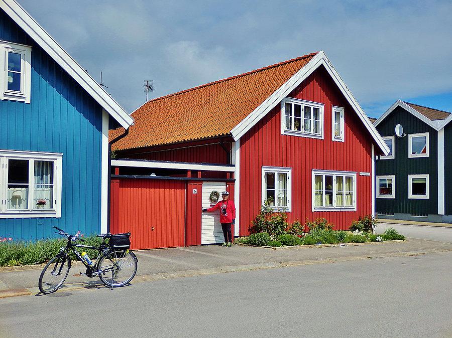 Rowerowy Potop-Karlskrona w Szwecji. Malownicza dzielnica drewnianych domków-Bjorkholmen
