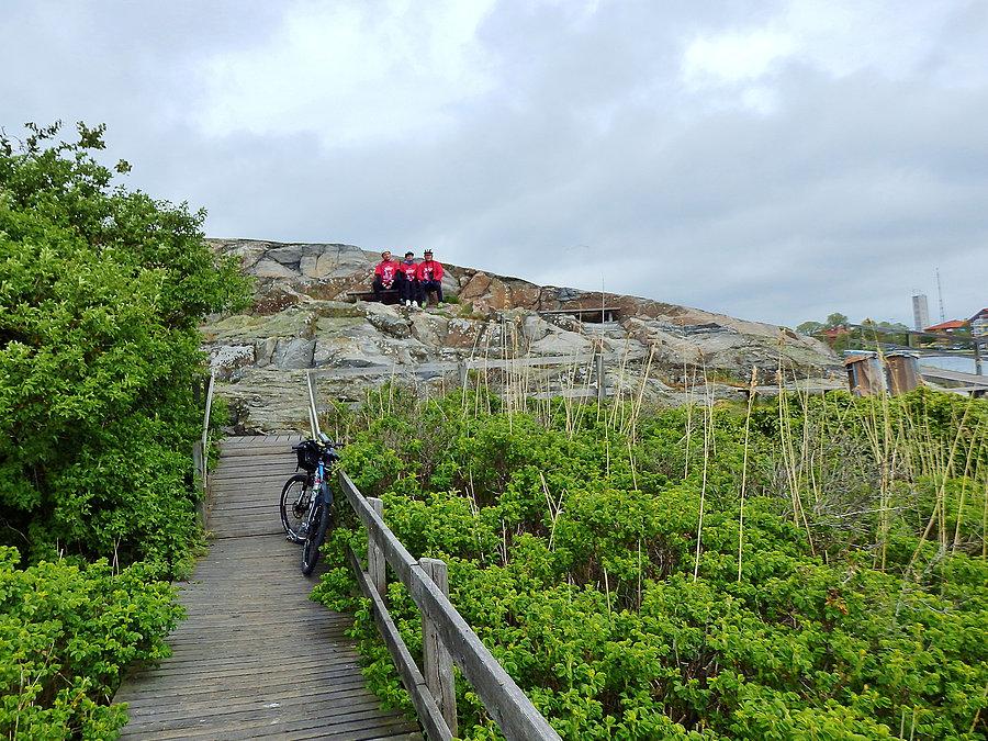 Rowerowy Potop-Karlskrona w Szwecji.Malowniczy mostek pomiędzy wyspami archipelagu szkierowego