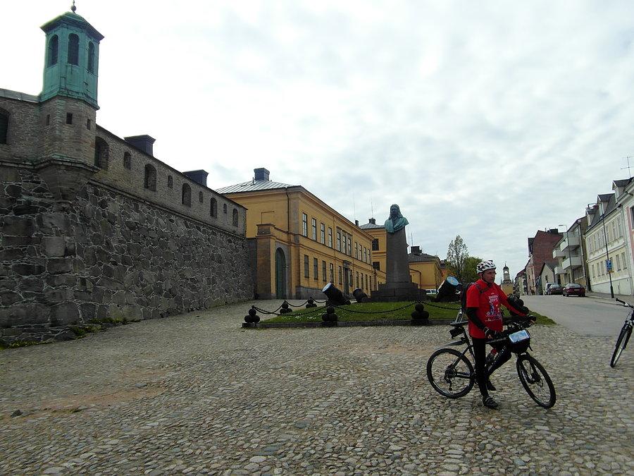 Nabrzeże Królewskie (Kungsbron) - Karlskrona- po lewej stronie fortyfikacje Bastionu Aurora