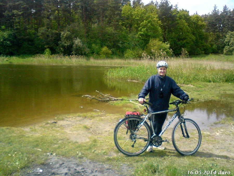 16-05-2014. Ja i mój rowerek nad jeziorem Wielkim Rokickim, podczas wycieczki rowerowej po Kociewiu