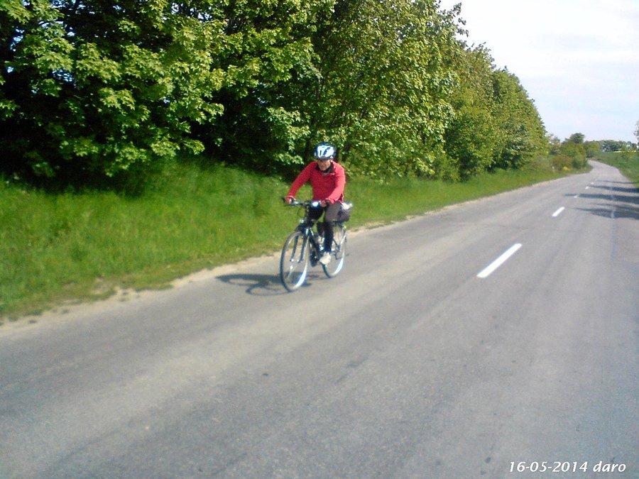 16-05-2014. Tutaj kolega Marek na drodze do Turze, podczas wycieczki rowerowej po Kociewiu