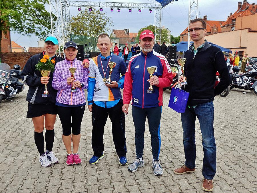 Majówka z Kociewiem - Gniew. Tczewska ekipa Biegnący Tczew, licznie obsadziła pudło