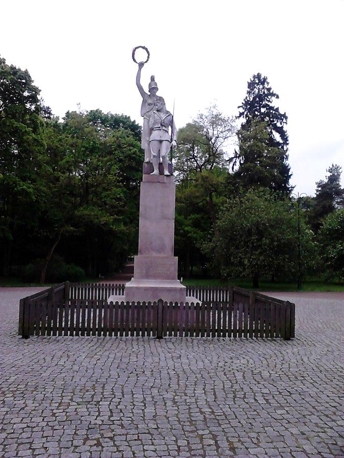 Pomnik poświęcony bohaterom wojny polsko- bolszewickiej w 1920 r