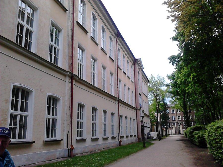 W tym budynku przed wojną było Semoniarium Nauczycielskie. Tu uczęszczali moja babcia i dziadek