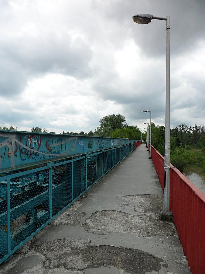 Most kolejowy nad Odrą łączący Krapkowice i Otmęt