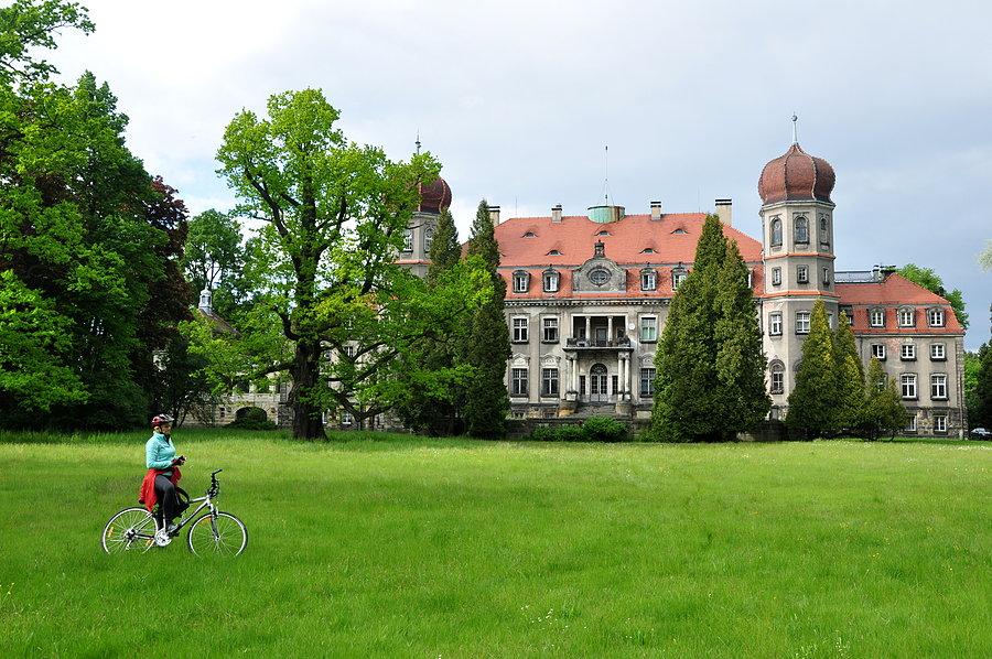 Pałac w Brynku z drugiej strony