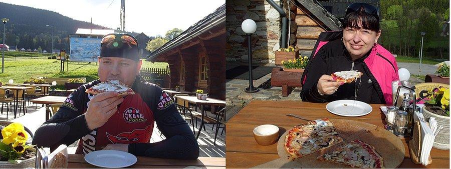 Słowo się rzekło, do stołu podano w jednym talerzu pizze a w drugim dla Feniksa siano ;)). No może aż tak źle nie było