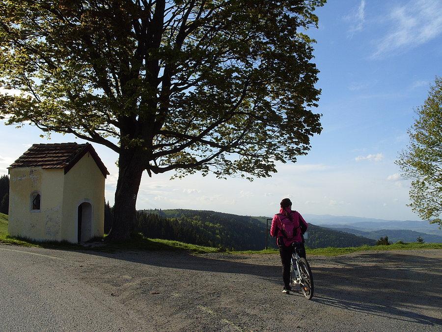 A my docieramy do kapliczki gdzie jak widać po pierwszych spojrzeniach, ujawniają się wspaniałe widoki