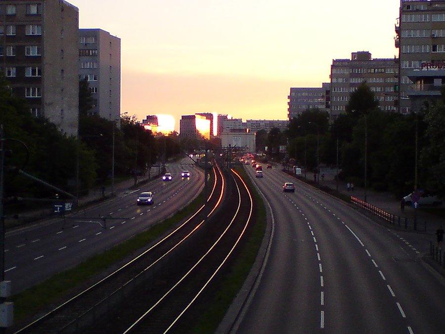 Ul. Legnicka, w tle płonąca Green Towers