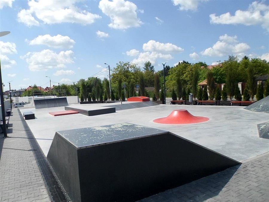 Przyszkolny skatepark w Mysiadle