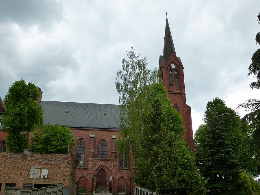 Neogotycki kościół św. Michała Archanioła w Zblewie.Wieża jedyne 44 m