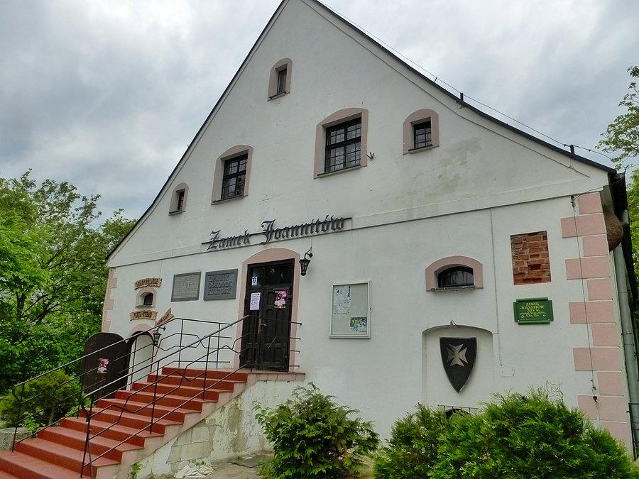 Skarszewy. Pozostałości gotyckiego zamku w Skarszewach – w znacznej części rozebranego i przebudowanego pod koniec XVIII w. na Królewsko-Pruski Magazyn Solny
