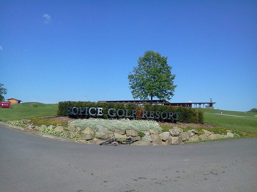 Ropice pola golfowe