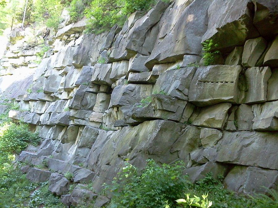Skalny mur