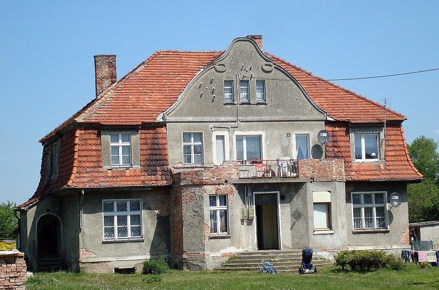 Dwór ? w Długołęce