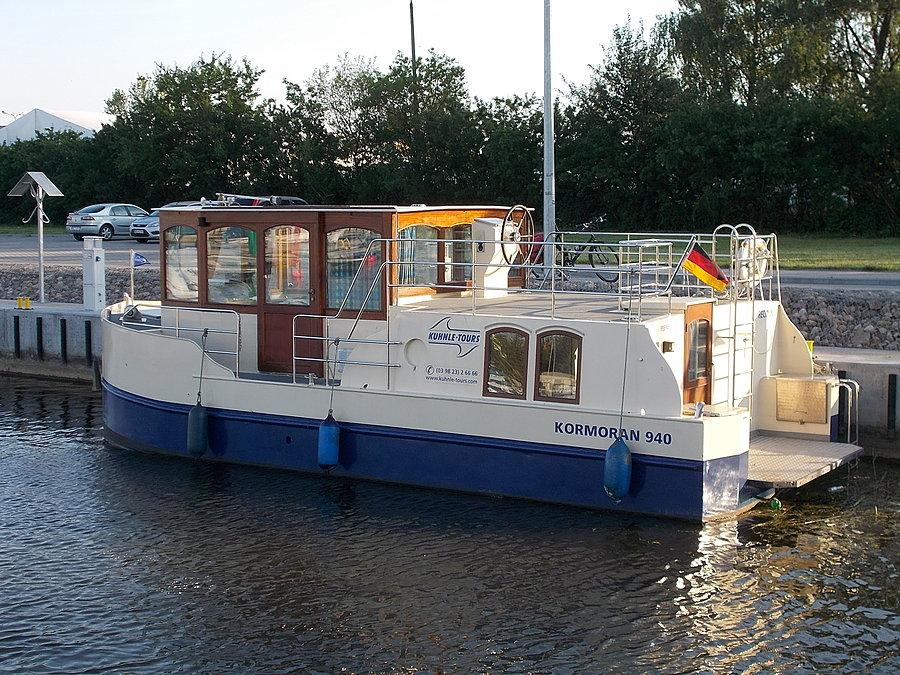 Houseboat w elbląskiej marinie