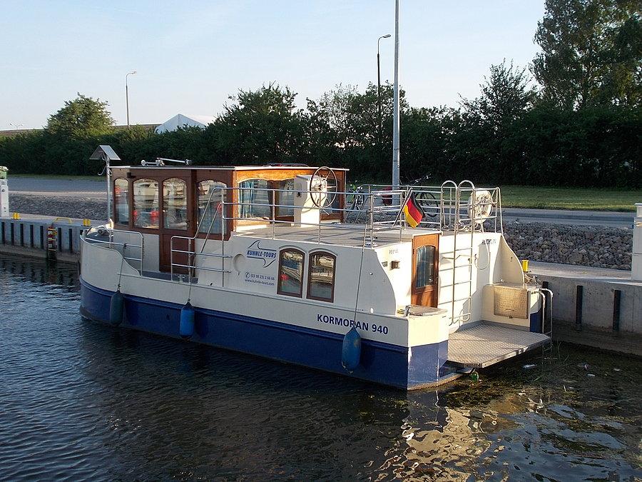 Houseboat w elbląskiej marinie