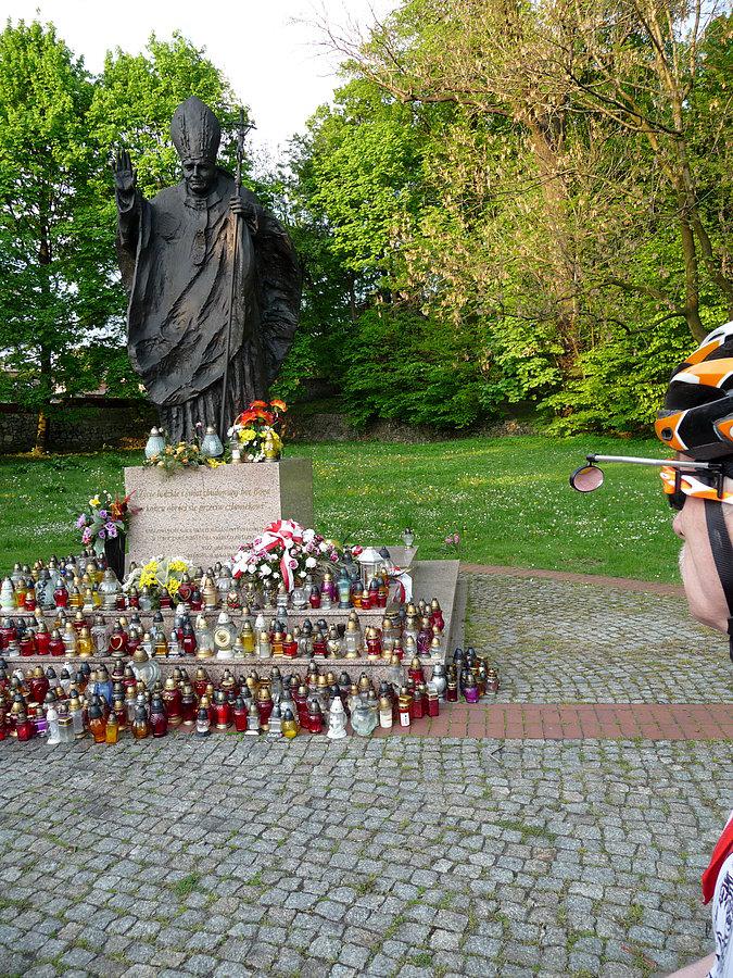 Górnośląska runda - Piekary - pomnik św. JPII