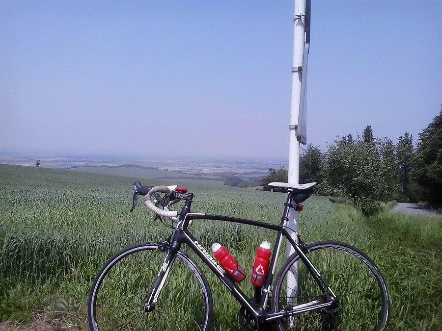 Widok na okolice ze zjazdu do Hradca na Moravice