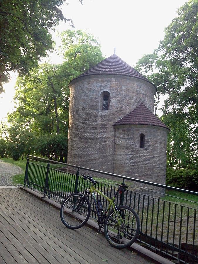 Rotunda romańska na zamku