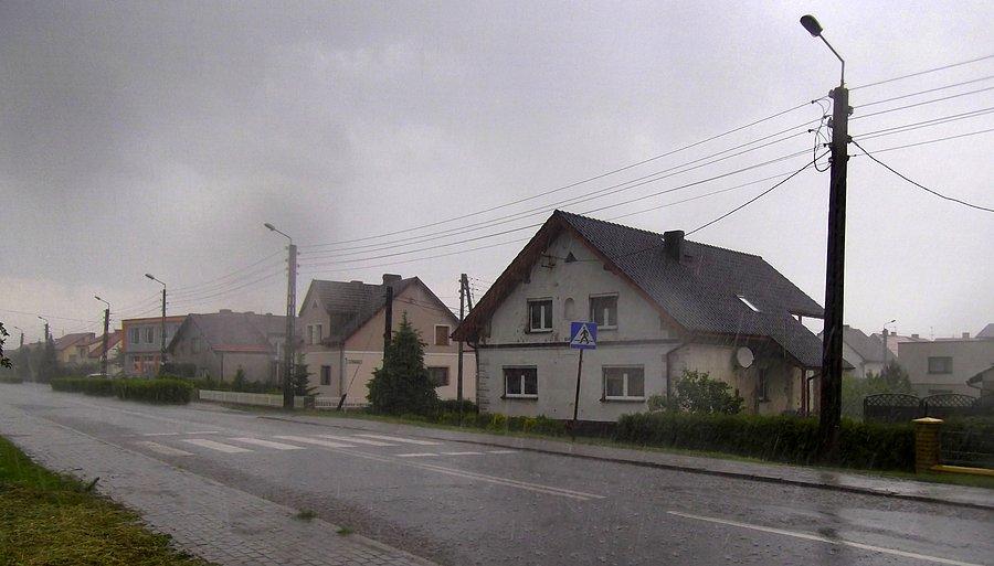 Tworków z przystanku autobusowego