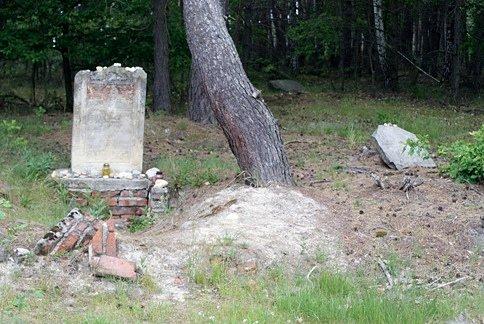 A raczej pozostałości po cmentarzu