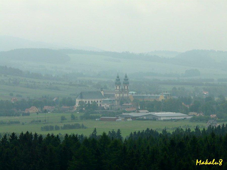 Krzeszów we mgle