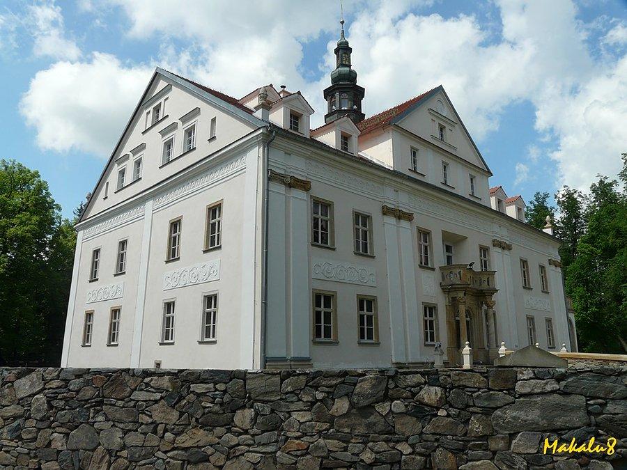 Odnowiony pałacw Ciechanowicach