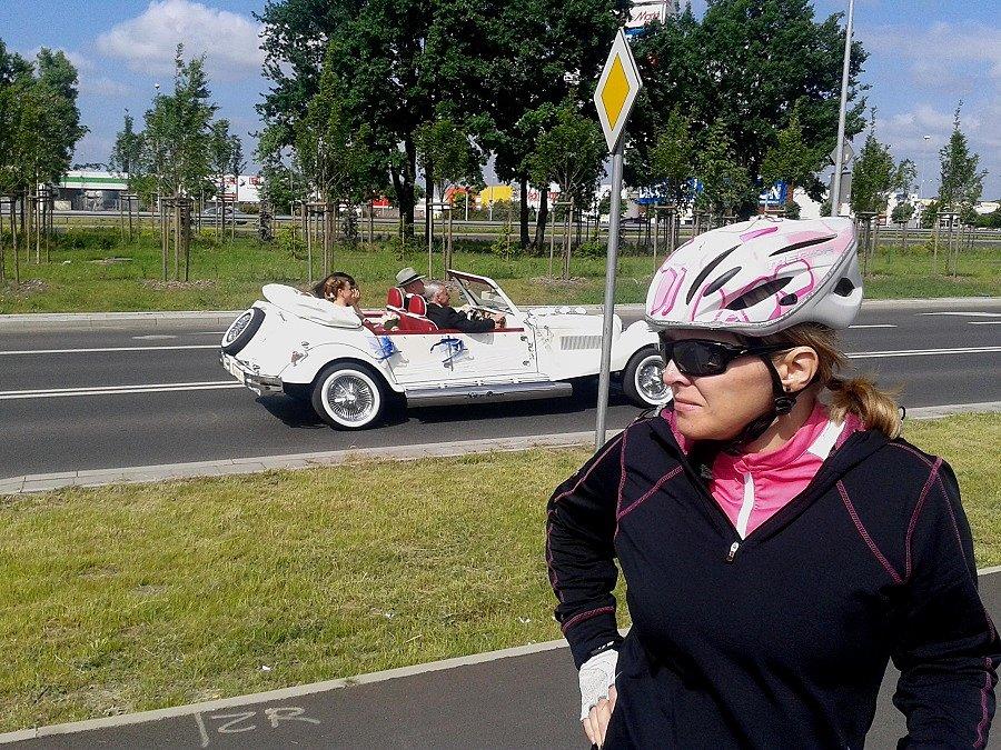 Stare autko na Struga ....w tle