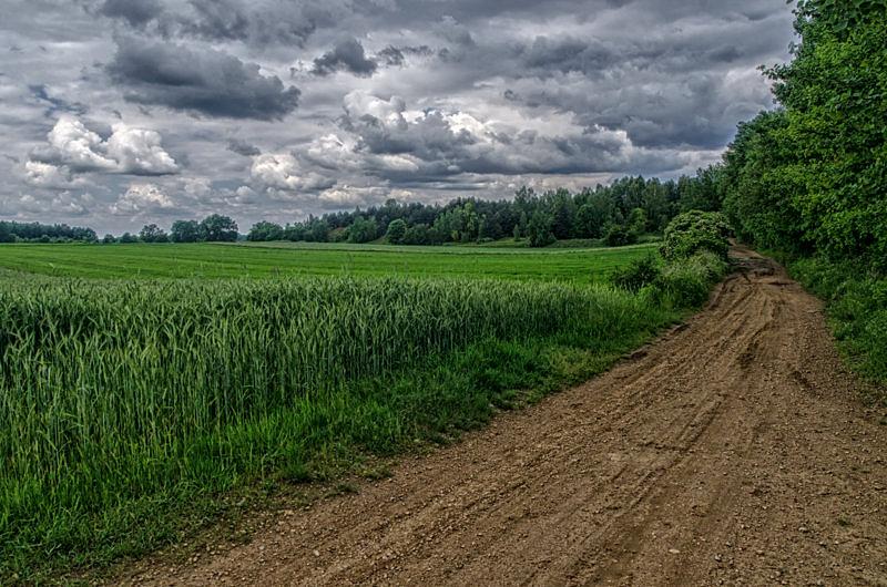 Nadciągają ciemne chmury