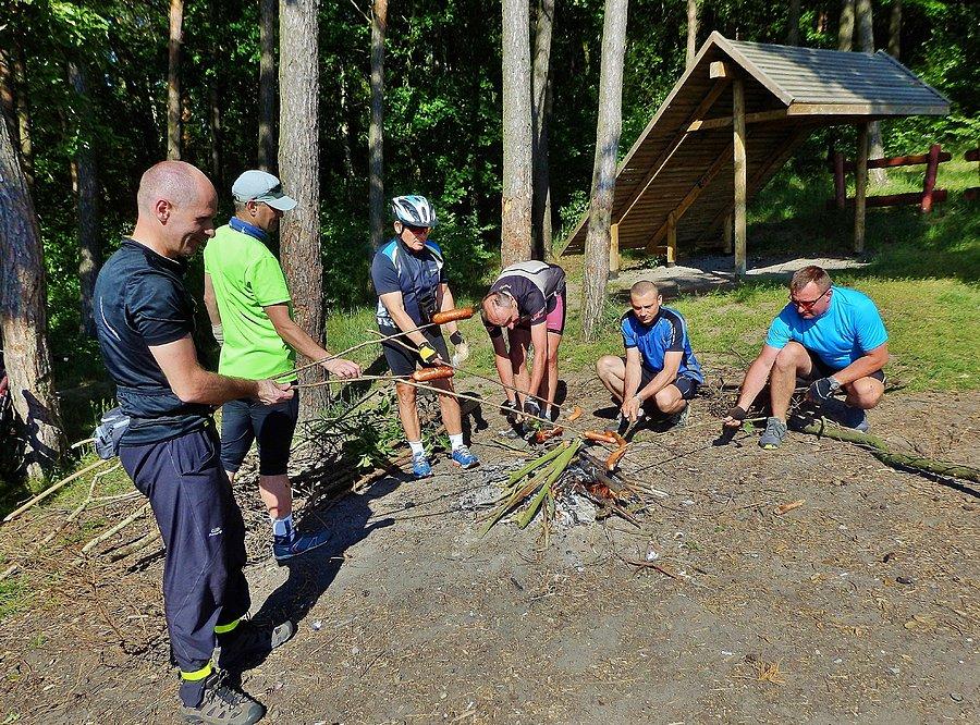 Ognisko i kiełbaski - dłuższy odpoczynek po jeździe terenowej