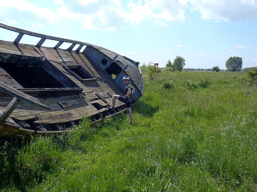 Zdecydowanie ta łajba jest za daleko od wody