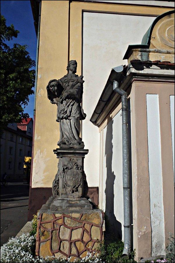 Św. Jan Nepomucen w Oławie przy kościele św. Rocha