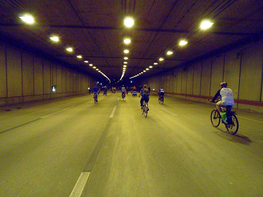 Przejazd przez tunel, i o to chodzi :)
