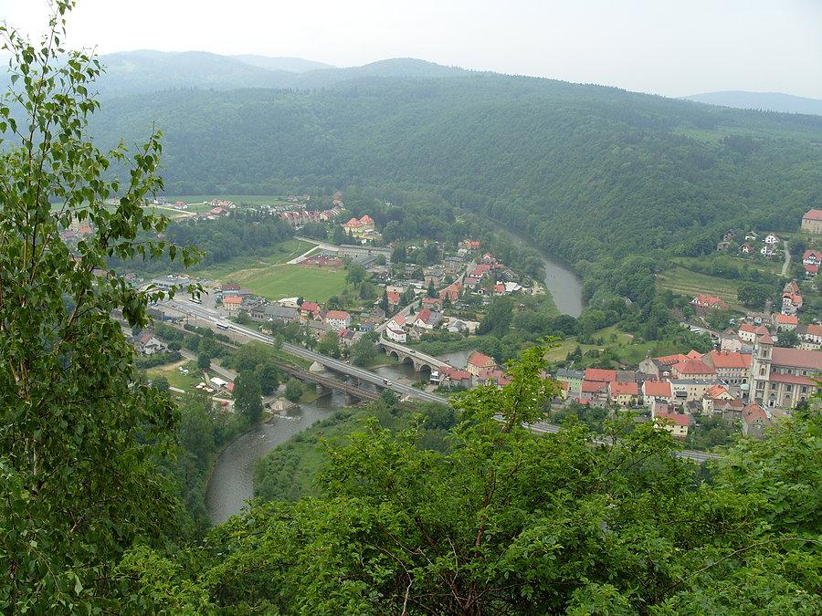 Widok na Bardo z miejsca widokowego obok krzyża