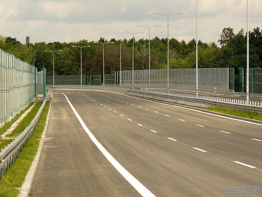 Jeszcze pusta Drogowa Trasa Średnicowa - przedostatni odcinek