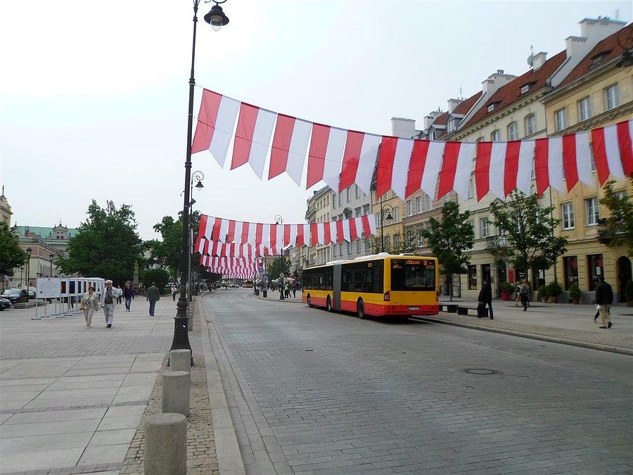 Biało-czerwone Krakowskie Przedmieście