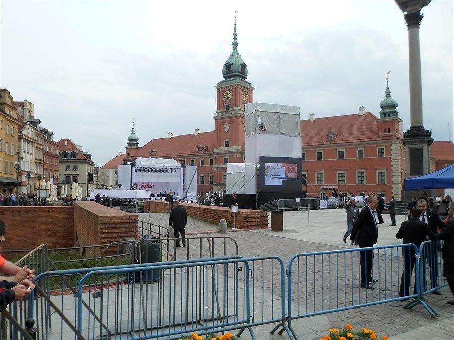 Plac Zamkowy w dniu wizyty Prezydenta Obamy w Warszawie