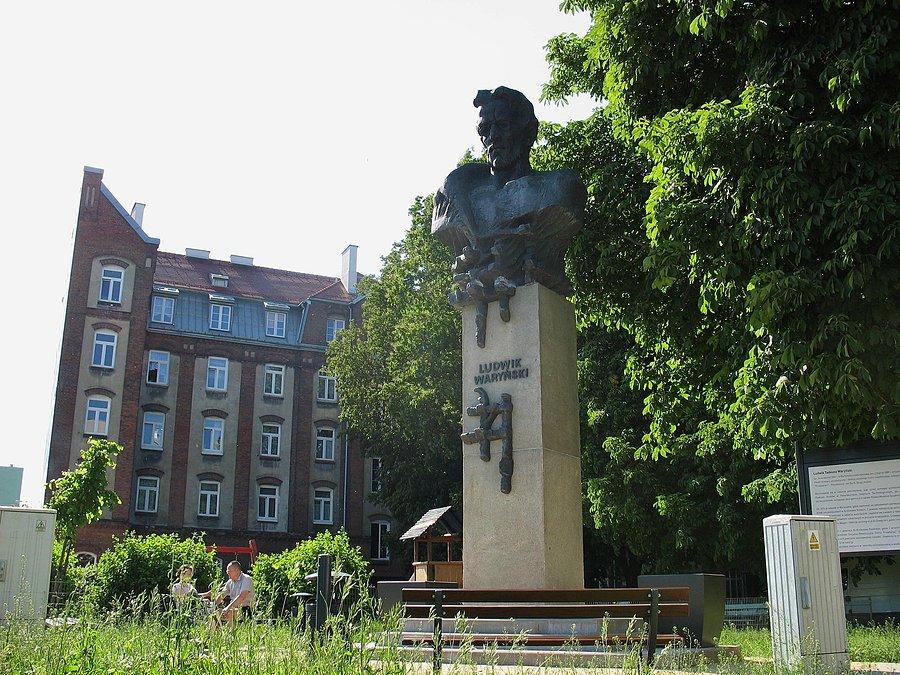 Waryński i kamienica Przędzalni Wola