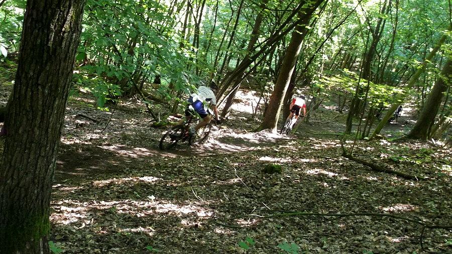 Przednia zabawa mtb na rewelacyjnym singielku w Pojnikach