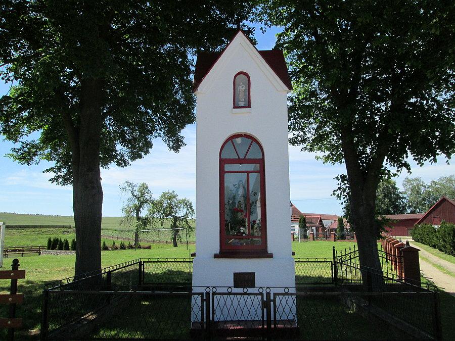 Kapliczka w Lewinie