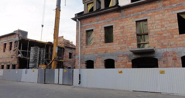 Budowa nowych budynków na ulicy Jatkowej w Białej Podlaskiej