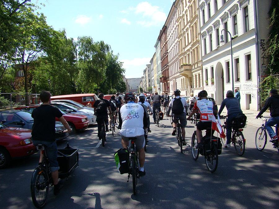 Sternfahrt 2014 coraz wiecej ludzi i rowerów