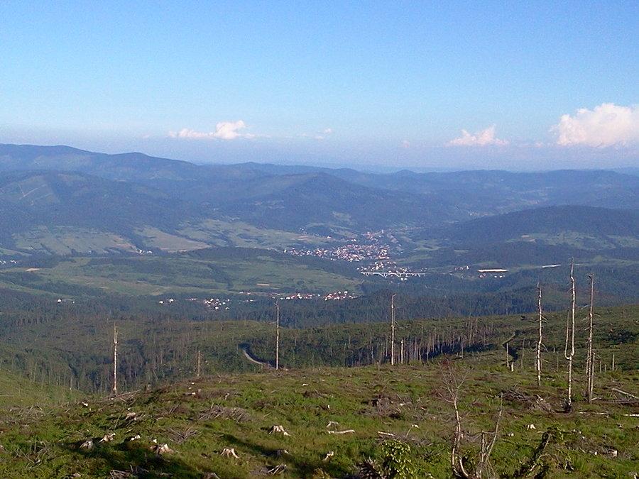 Milówka w dole i hen daleko Tatry