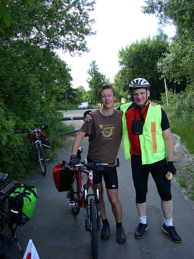 Sternfahrt 2014 Benasek z Patrykiem. Patryk to taki koks co to zaliczył Berlin i jeszcze mu było mało więc postanowił pojeździć jeszcze trochę żeby dobić do 400 km