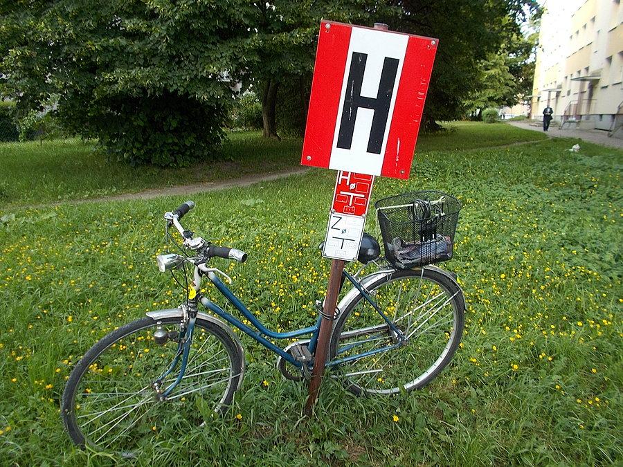 Hot Hydro Alleycat - hydranty w roli głównej i jako stojak rowerowy :-)