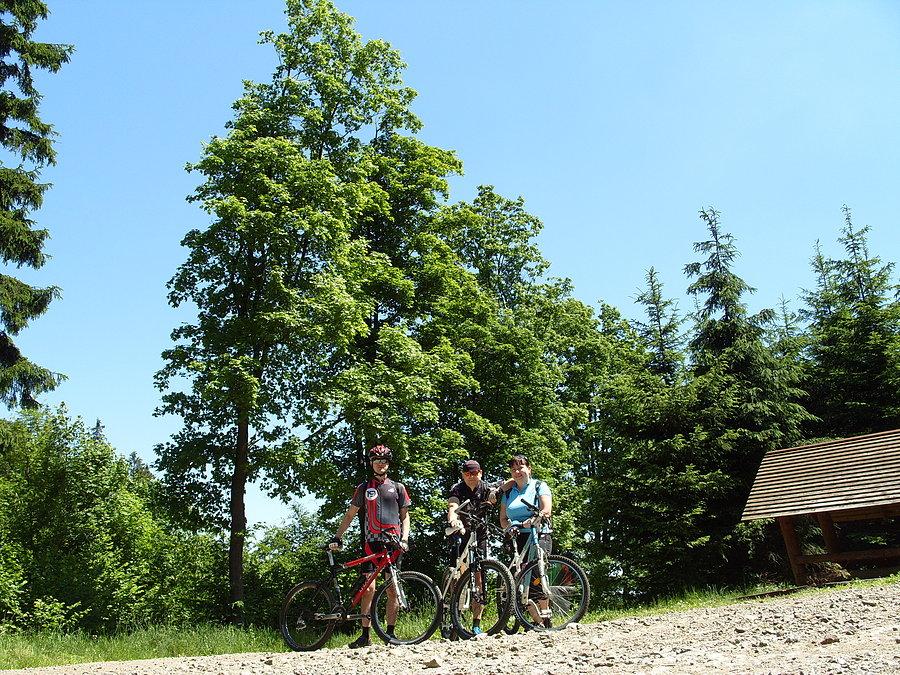 A więc grupowe zdjęcie, wymiana uśmiechów i po krótkiej rozmowie, odesłanie Arka w stronę Barda, tak my tam dojedziemy ;)) a gdy tylko kolega znikną z radarów, szybko ruszyliśmy w stronę Laskówki